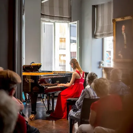 The Piano Guesthouse - Kwaadham52 Homestay *